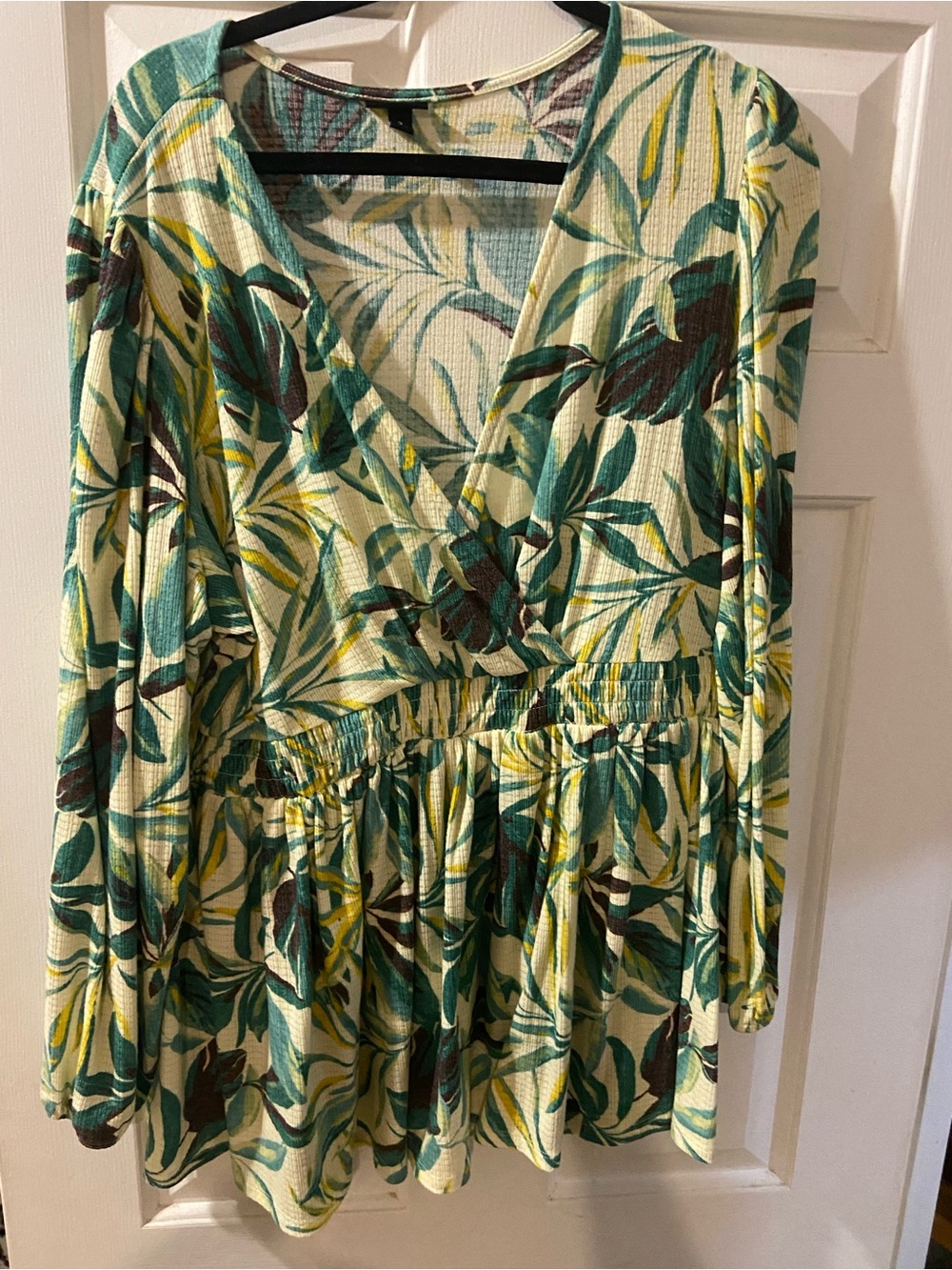 Torrid 3 3X  Eye Catching Tropical Leaf Print V-Neck Peplum Top